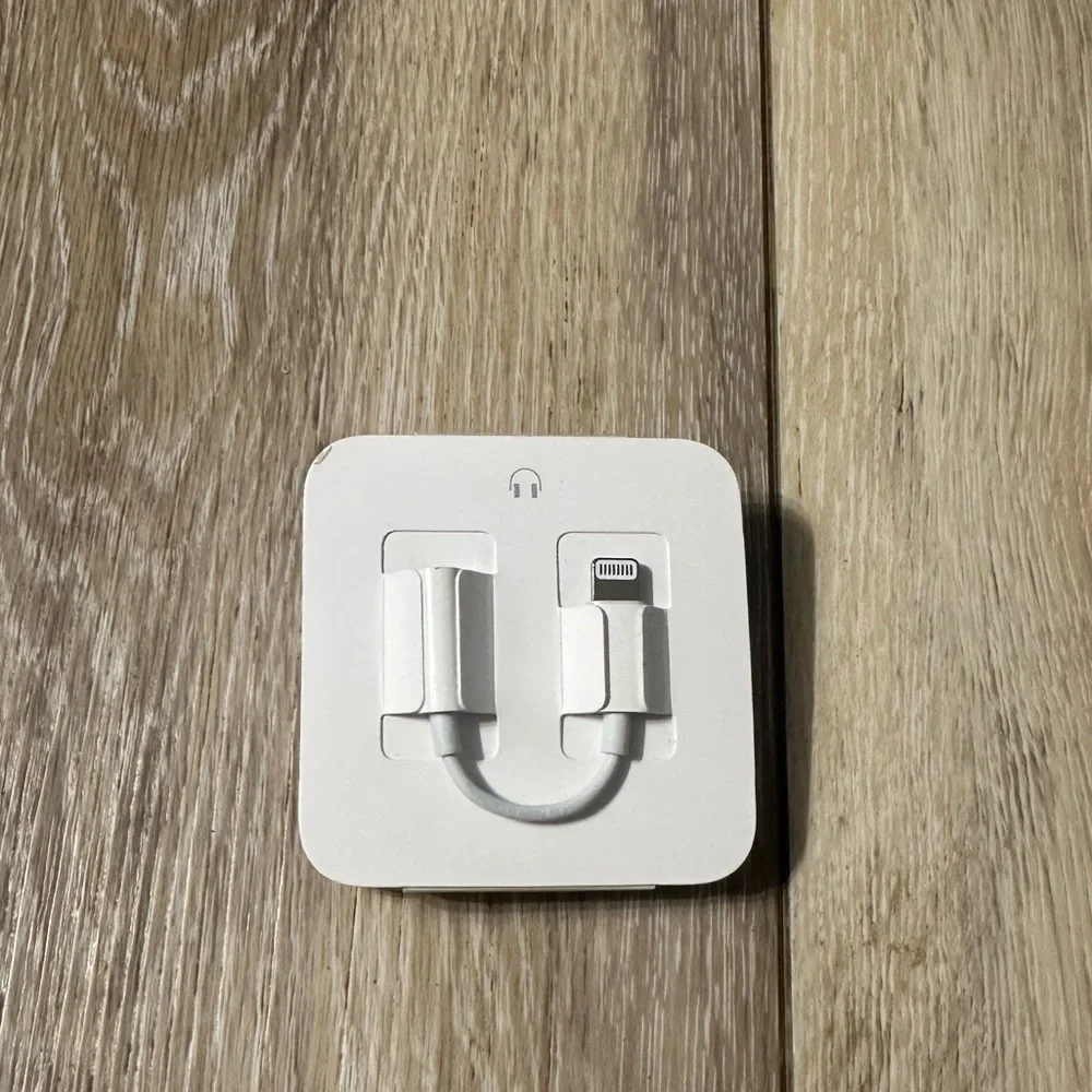 Apple Wired Headphones With Lightening Plug
